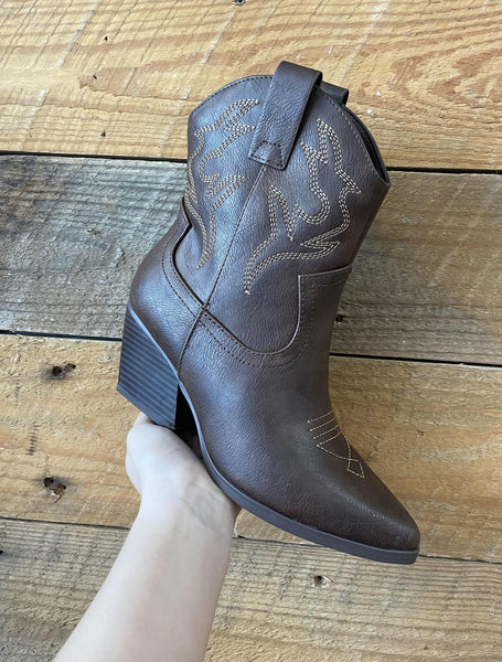 Brown Boot Scootin Boogie